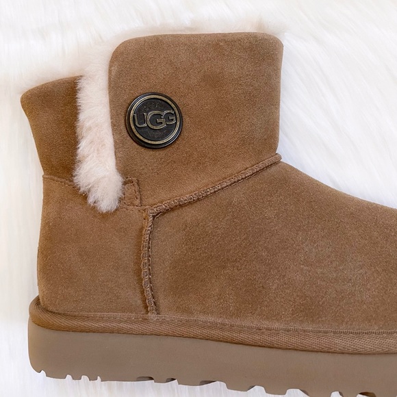 UGG Women’s Mini Bailey Snaps Chestnut Suede Boots - Picture 3 of 10